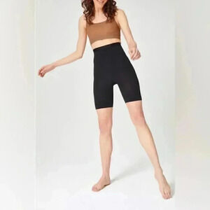 NWT  item m6 Beauty High Rise Shorts S